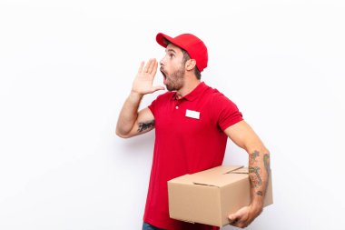 Sesli ve öfkeyle kenardaki boşluğu kopyalaması için bağırıyordu. Elleri ağızlarının yanındaydı. dağıtım konsepti