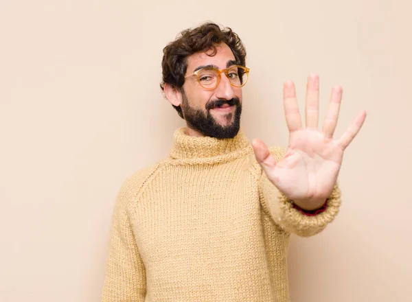 Young Cool Man Smiling Looking Friendly Showing Number Five Fifth — Stock Photo, Image