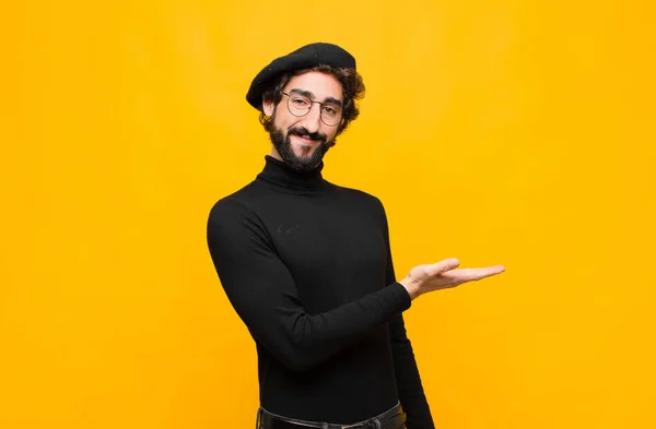 Jovem Artista Francês Homem Sorrindo Alegremente Sentindo Feliz Mostrando Conceito — Fotografia de Stock