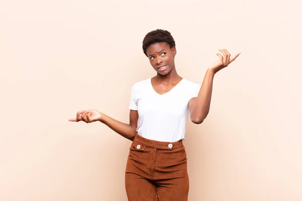 Young Pretty Black Womanshrugging Dumb Crazy Confused Puzzled Expression Feeling — Stockfoto