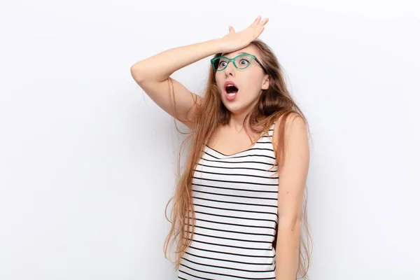 Yound Blonde Woman Raising Palm Forehead Thinking Oops Making Stupid — Stok fotoğraf