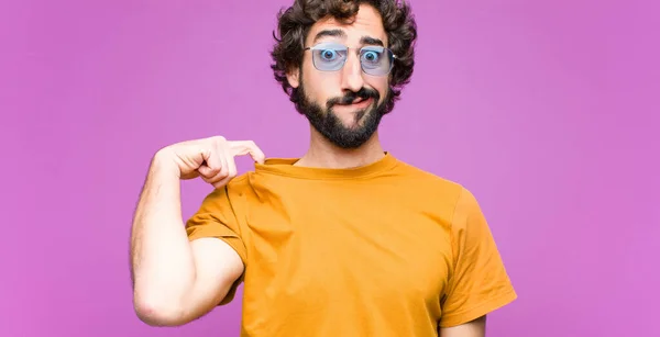 Giovane Pazzo Uomo Fresco Sensazione Stress Ansioso Stanco Frustrato Tirando — Foto Stock