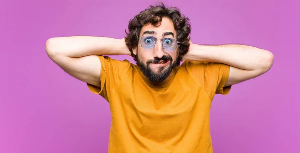 Ung Galen Cool Man Känner Sig Stressad Orolig Orolig Eller — Stockfoto