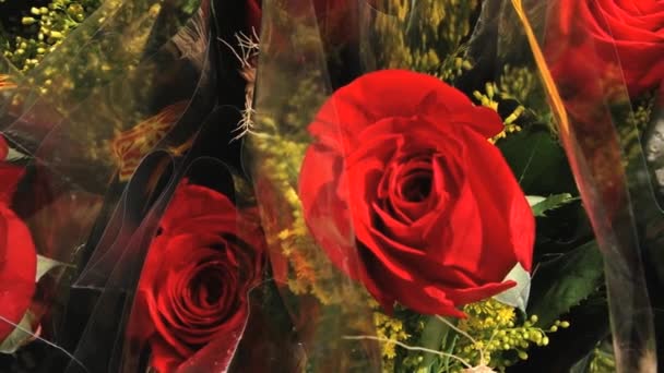 Bouquet de fleurs roses rouges dans la rue à Barcelone, Espagne . — Video