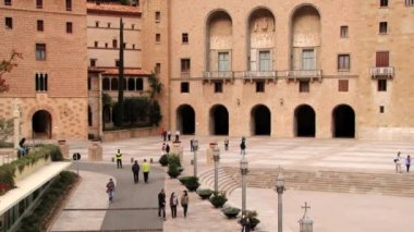 Benedictine abbey Monistrol de Montserrat, İspanya Santa Maria de Montserrat insanlar ziyaret.