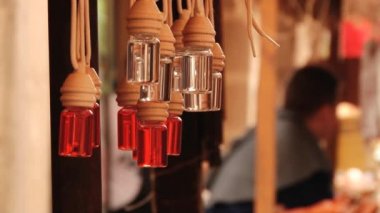 Hatıra Eşyası ile durak için görüntüleyin ve tütsü Montblanc, İspanya tarihi merkezi sokak pazarında, yanan.