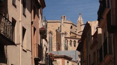 Montblanc, İspanya tarihi kısmında Ortaçağ Festivali sırasında sokak ata biniciler taşı.