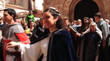 İnsanlar almak parçası Montblanc, İspanya tarihi parçası Street Ortaçağ Festivali sırasında geçmiş performans.