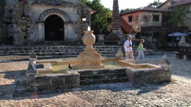 Turyści odwiedzają Casa de Campo, Dominikana. — Wideo stockowe