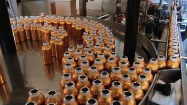 Parfüm şişeleri Fragonard parfüm fabrika Grasse, Fransa için ulaşım satırında taşıma.