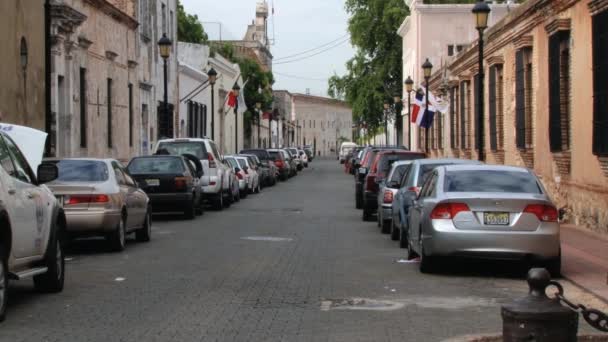 As pessoas andam de moto pela rua em Santo Domingo, República Dominicana . — Vídeo de Stock