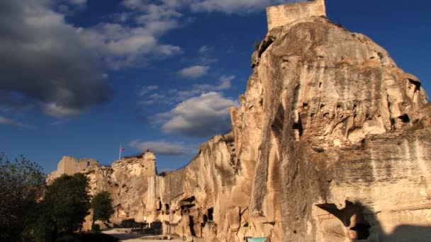 Vista para as ruínas do castelo em Les Baux-de-Provence, França . — Vídeo de Stock