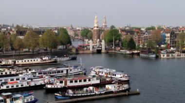Yüksek açılı görünüş kanalı ve şehir merkezinde Amsterdam, Hollanda.