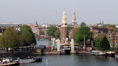 Yüksek açılı görünüş kanalı ve şehir merkezinde Amsterdam, Hollanda.