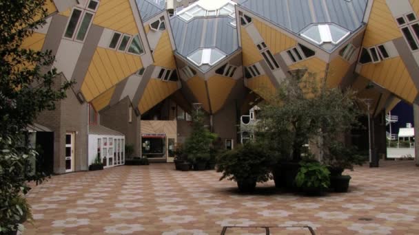 Exterior de las famosas casas cubo en Rotterdam, Países Bajos . — Vídeo de stock