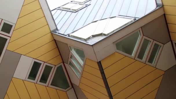 Außenansicht der berühmten Würfelhäuser in Rotterdam, Niederlande. — Stockvideo