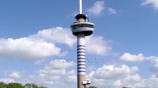 Vista a la torre Euromast en Rotterdam, Países Bajos . — Vídeo de stock