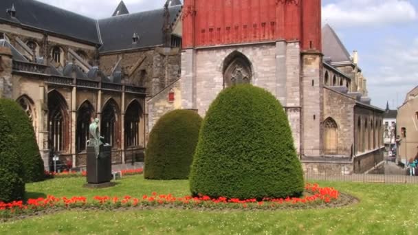 Außenansicht der Kirche Saint Servatius in Maastricht, Niederlande. — Stockvideo