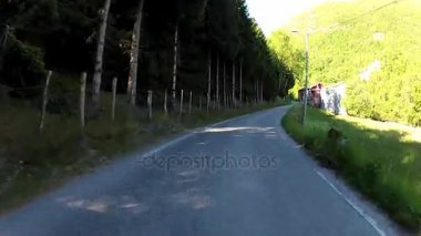Aurland, Norveç'te güzel kırsal tarafından bir araba üzerinden yol göster.
