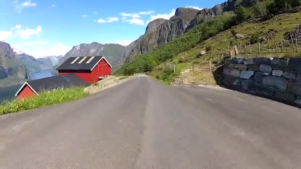 ジェイランガー, ノルウェーの美しい田園地帯、車から道路を見る. — ストック動画
