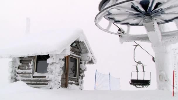 Zobrazit horní stanice lyžařského vleku v lyžařském středisku v Saariselka, Finsko. — Stock video