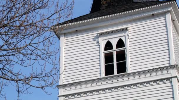 Внешняя деталь здания церкви в Хемседале, Норвегия . — стоковое видео