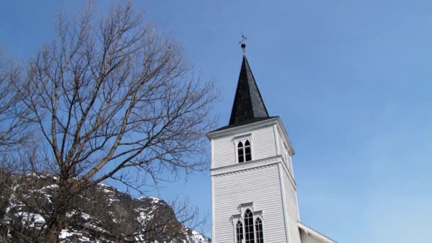 ヘムセダール、ノルウェーの教会の外観. — ストック動画