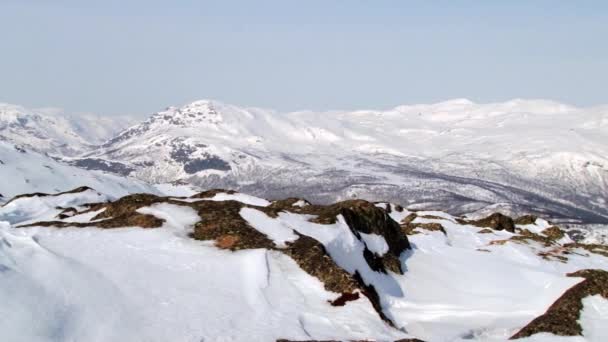 Θέα προς τις χιονισμένες βουνοκορφές το χειμώνα Hemsedal, Νορβηγία. — Αρχείο Βίντεο