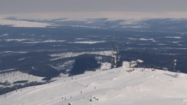 Visa till backarna i skidorten Trysil, Norge. — Stockvideo