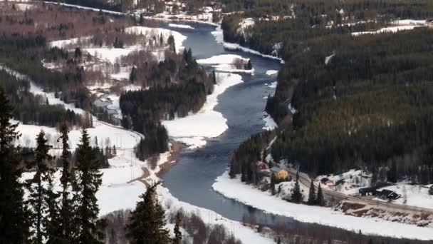 Visa till backarna i skidorten Trysil, Norge. — Stockvideo