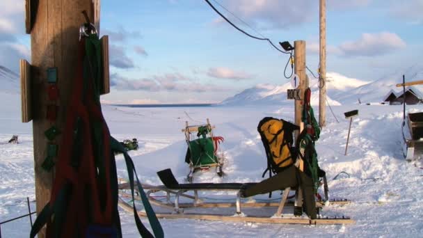 View to the sleds with the frozen landscape at the background in Longyearbyen, Norway. — Stock Video