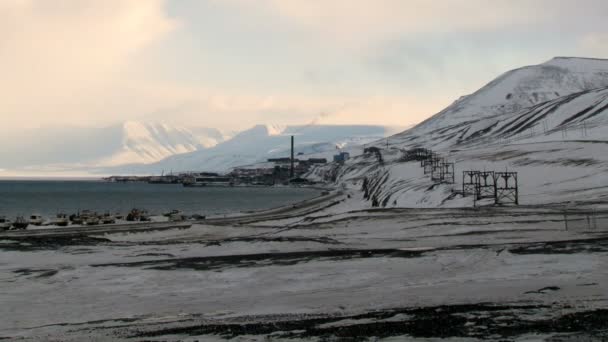 View to the sea shore at the arctic town of Longyearbyen, Norway. — Stock Video