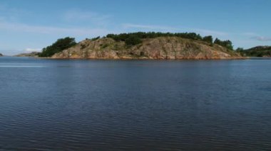 Fjallbacka, İsveç küçük balıkçı kasabasında bulunan tekneler için görüntüleyin.