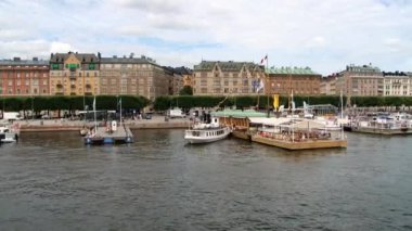 Stockholm, İsveç'te feribot gemisinden deniz ve Binalar için göster.