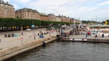 Stockholm, İsveç'te feribot gemisinden deniz ve Binalar için göster.