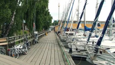 Stockholm, İsveç'te limanda bağlı özel yatlar için görüntüleyin.