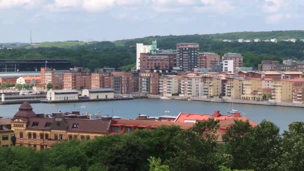 Met het oog op de gebouwen van de woonwijk in Göteborg, Zweden. — Stockvideo