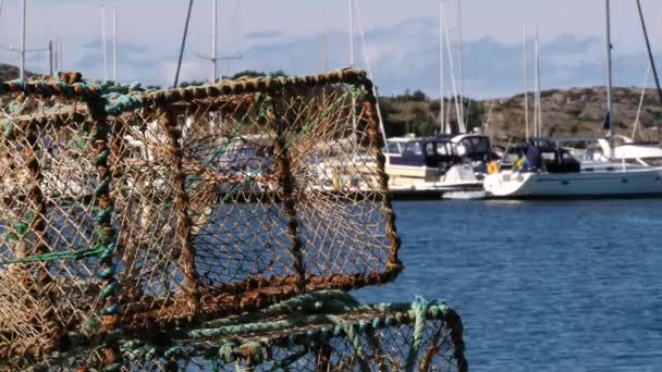 Zobacz do fishermens netto w małych rybaków miasto Fjallbacka, Szwecja. — Wideo stockowe