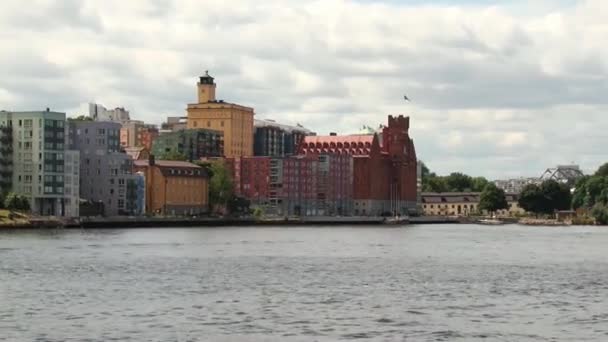 Visa till havet och byggnader från färja fartyget i Stockholm. — Stockvideo