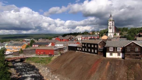 Vue sur la ville des mines de cuivre de Roros à Roros, Norvège . — Video