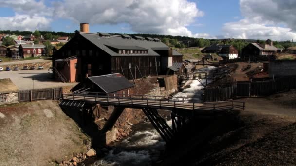 Вид на бывший медеплавильный завод в Роросе, Норвегия . — стоковое видео