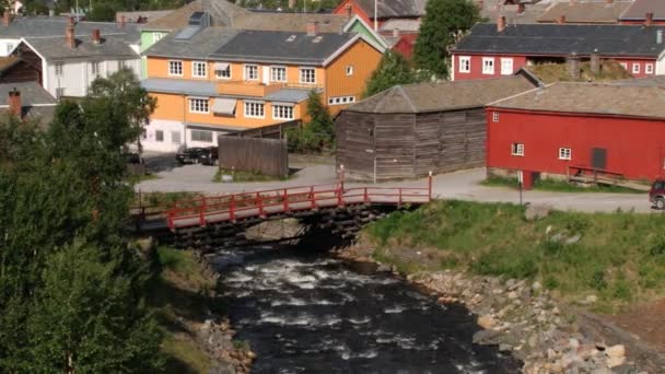 Vista a la ciudad minera de cobre de Roros en Roros, Noruega . — Vídeo de stock