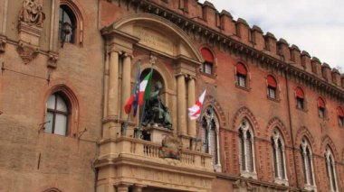 Dış Cephe Bologna, İtalya için Papa Gregory XIII heykeli ile cityhall (Palazzo Communale).