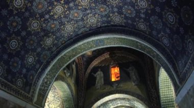 Ravenna, İtalya Galla Placidia Türbesi benzersiz mozaik görüntülemek.