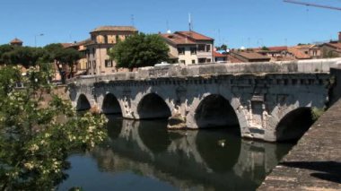 Eski Köprü, Tiberius (Ponte di Tiberio) Rimini, İtalya için görüntüleyin.