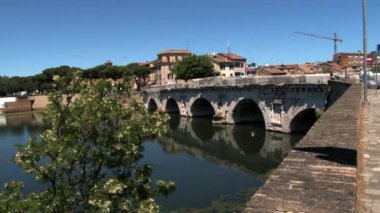 Eski Köprü, Tiberius (Ponte di Tiberio) Rimini, İtalya için görüntüleyin.