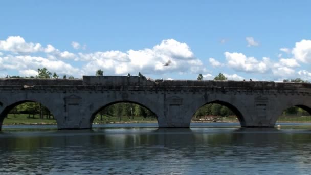 Veduta dell'antico ponte di Tiberio (Ponte di Tiberio) a Rimini . — Video Stock