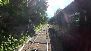 Victoria hill Hong Kong, Çin'e kadar tırmanma Peak tramvay kabin üzerinden görüntülemek.
