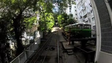 Victoria hill Hong Kong, Çin'e kadar tırmanma Peak tramvay kabin üzerinden görüntülemek.