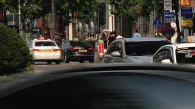 Daejeon, Kore şehrin sokak trafiğe görüntülemek. 